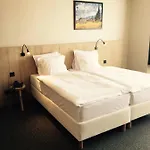 Carlton Hotel 3*