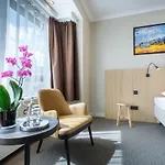 Carlton Hotel 3*