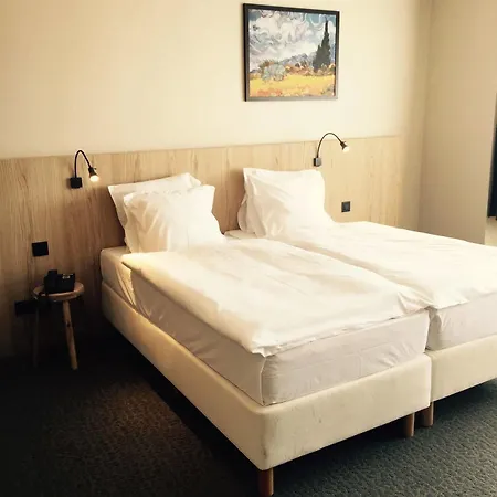 Carlton Hotel 3*