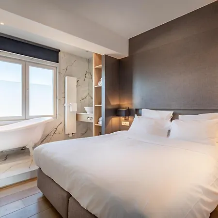 Carlton Hotel 3*